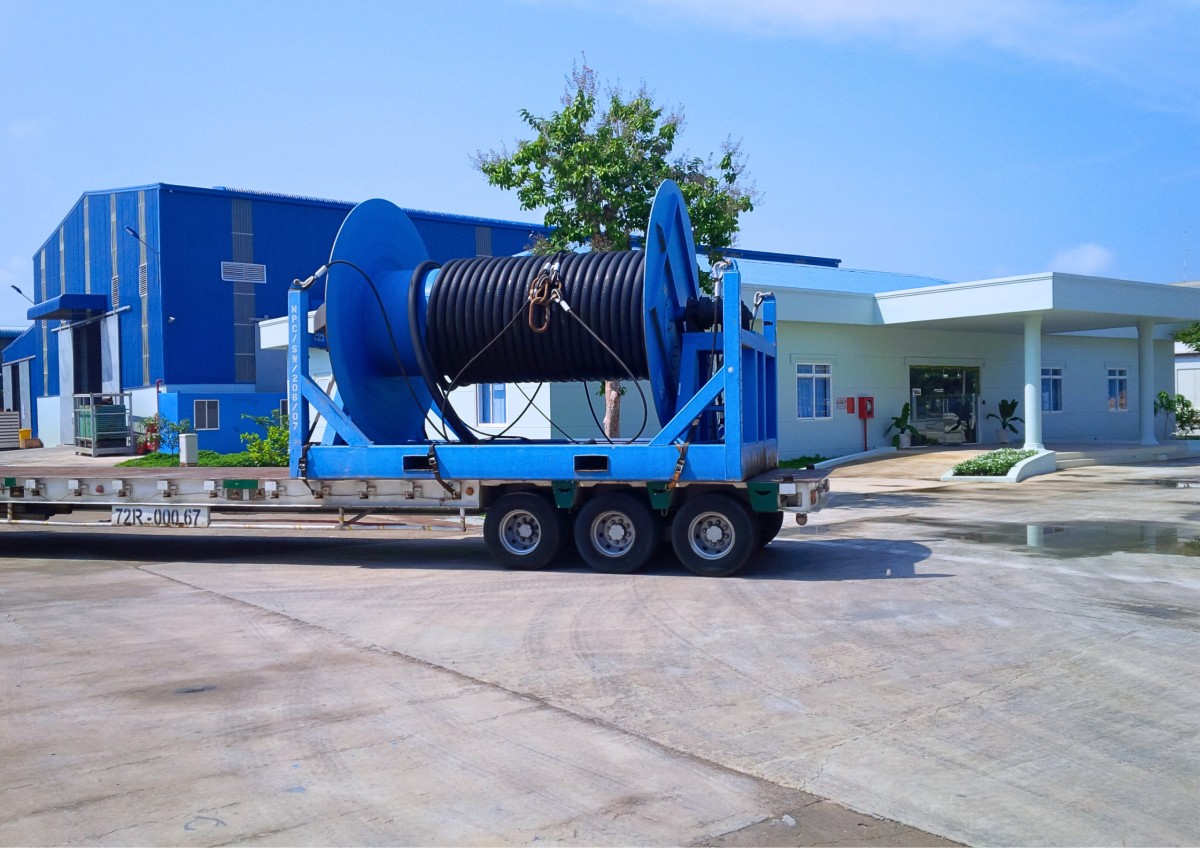 Yard and covered warehouse rental